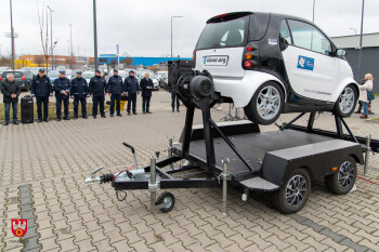 Symulatory: dachowania, zderzeń i poślizgu trafiły do Policji