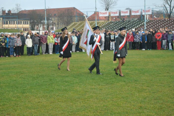 Biegali na stadionie