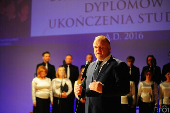 Z dyplomami w dorosłe życie