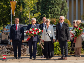 Uroczystości pod Pomnikiem Ofiar Stalinizmu w Pile 