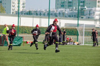 Młodzieżowe drużyny pożarnicze na stadionie przy Okrzei w Pile