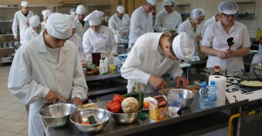 Zespół Szkół Gastronomicznych w Pile: Szkoła ze smakiem zaprasza