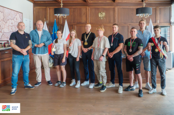 relacja z wizyty zawodników Sporty Walki Piła, którzy zdobyli medale na mistrzostwach Polski i imprezach międzynarodowych 