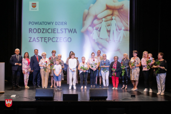 podziękowania rodzicom zastępczym złożył Rafał Zdzierela, starosta pilski oraz Kazimierz Sulima, etatowy członek Zarządu Powiatu