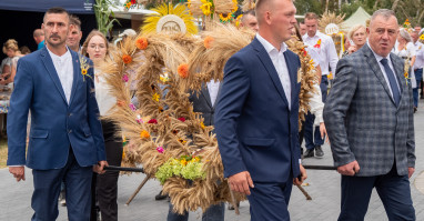 niezwykle barwne święto plonów w gminach powiatu pilskiego 