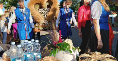 gratulacje rolnikom złożył poseł Piotr Głowski 