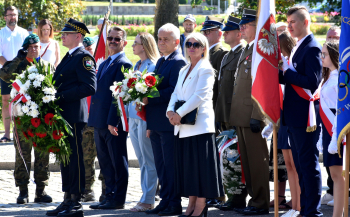 uroczystości pod pomnikiem na placu Zwycięstwa w Pile