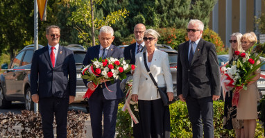 Uroczystości pod Pomnikiem Ofiar Stalinizmu w Pile 