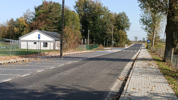 wyremontwany został ponad pólkilometrowy odcinek drogi, wybudowano chodnik i nowe miejsca parkingpwe 