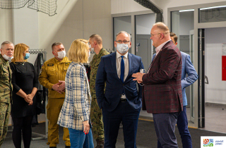 wizyta Ministra Zdrowia Adama Niedzielskiego w hali przy Pola podczas zbiórki krwi