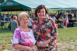 Leokadia Figurniak, oraganizator pikniku i Beata Dudzińska, prezydent Piły  