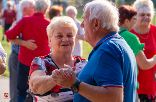 piknik seniorów na stadionie przy Okrzei w Pile 