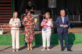 piknik seniorów na stadionie przy Okrzei w Pile 