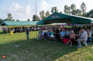 piknik seniorów na stadionie przy Okrzei w Pile 