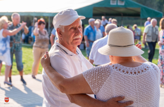 piknik seniorów na stadionie przy Okrzei w Pile 