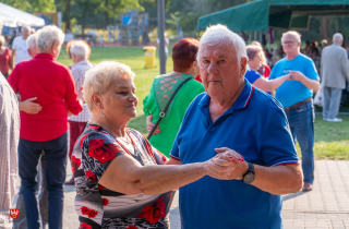 piknik seniorów na stadionie przy Okrzei w Pile 