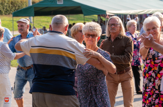 piknik seniorów na stadionie przy Okrzei w Pile 