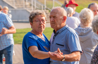 piknik seniorów na stadionie przy Okrzei w Pile 