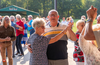 piknik seniorów na stadionie przy Okrzei w Pile 