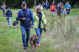 Daria Lubońska i Adam Luboński ze swoim pupilem 